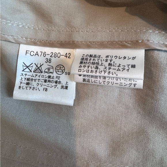 NWT Burberry jacket - 38 - Picture 5 of 12